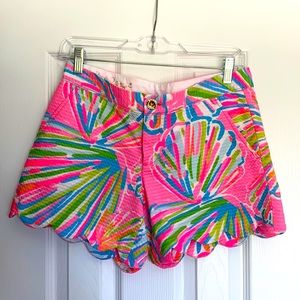 Lilly Pulitzer Buttercup short. Size 2.